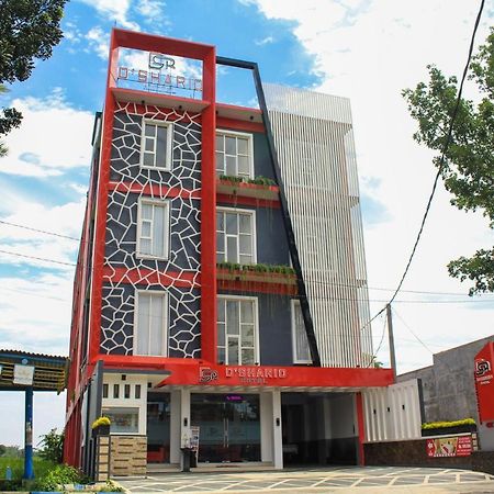 D'Shario Hotel Kepanjen 玛琅 外观 照片