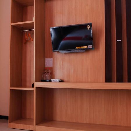 D'Shario Hotel Kepanjen 玛琅 外观 照片