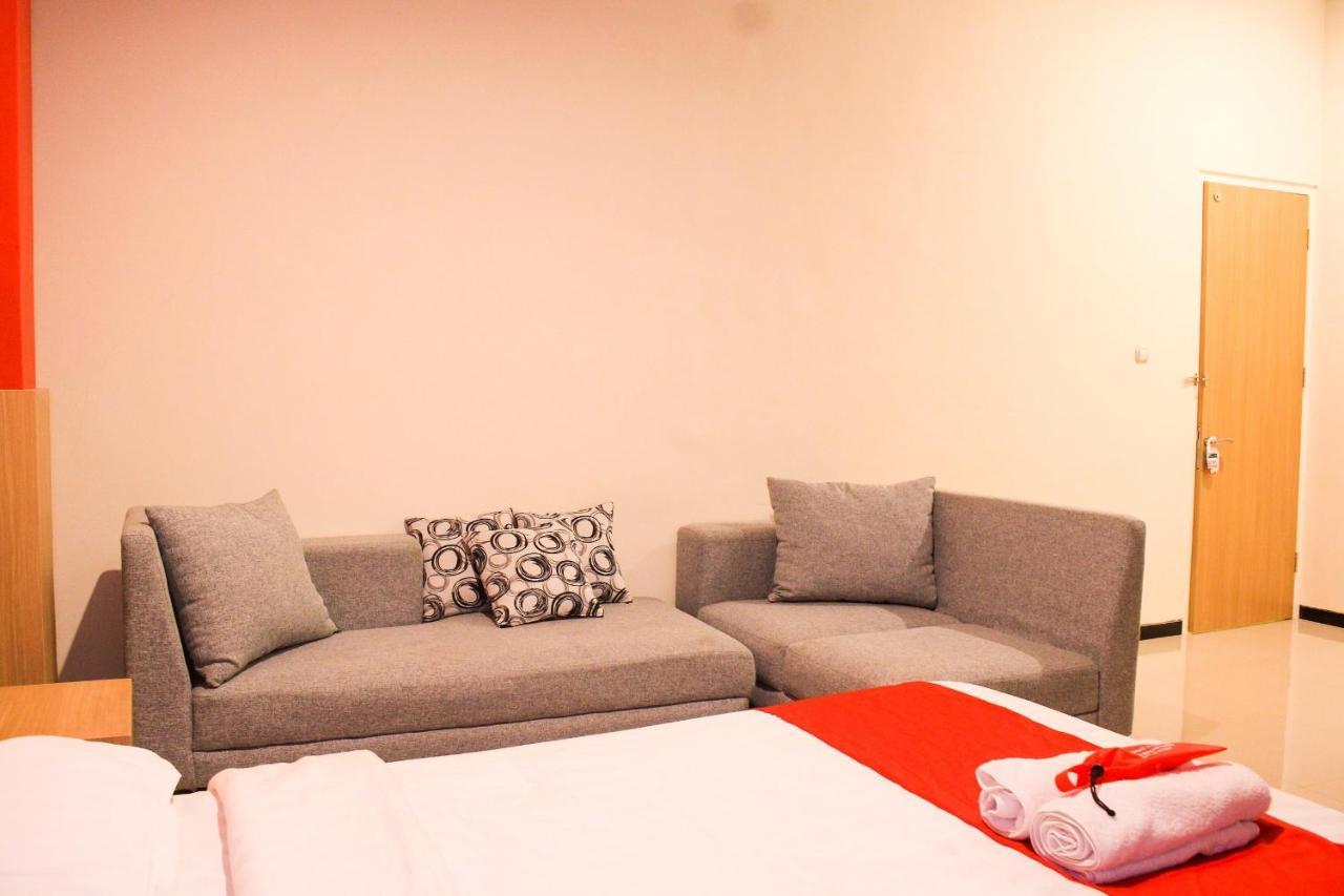 D'Shario Hotel Kepanjen 玛琅 外观 照片