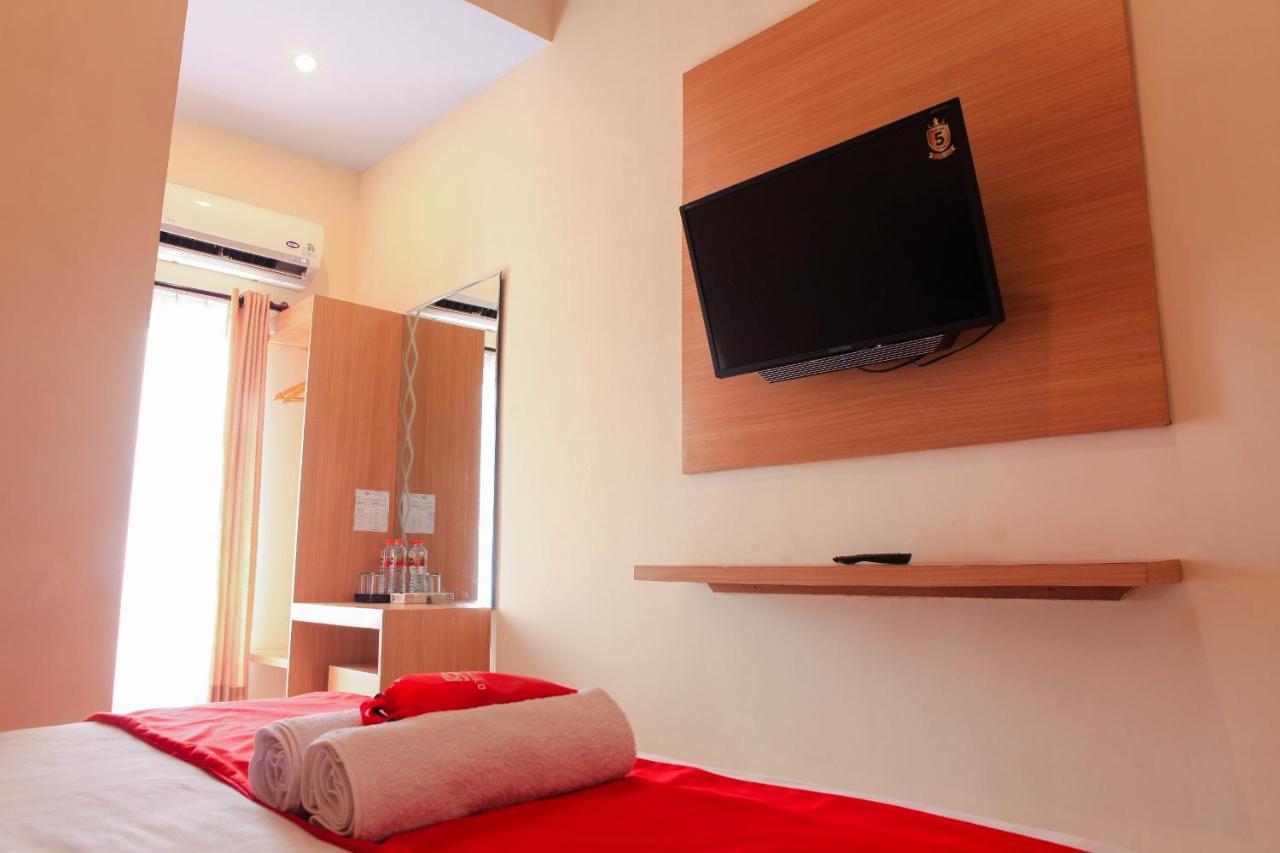 D'Shario Hotel Kepanjen 玛琅 外观 照片