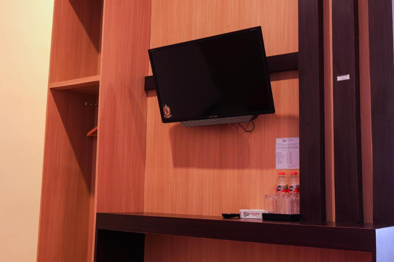 D'Shario Hotel Kepanjen 玛琅 外观 照片