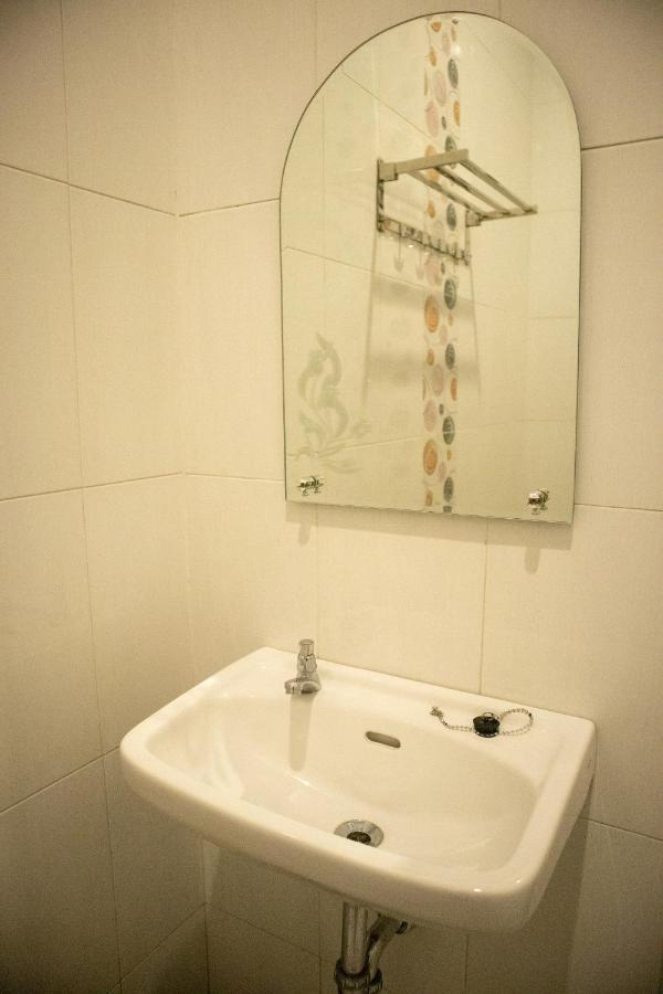 D'Shario Hotel Kepanjen 玛琅 外观 照片
